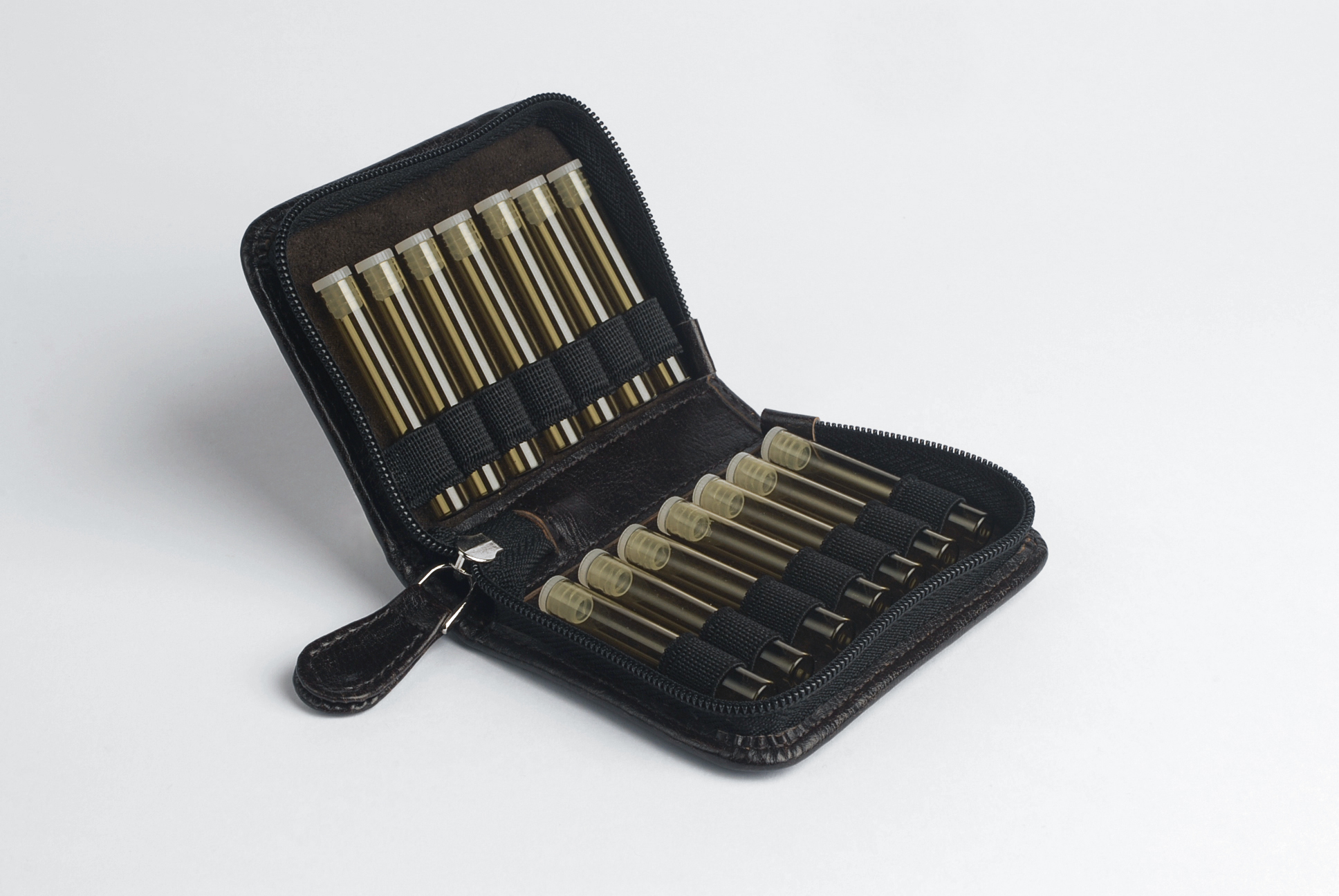 Taschenapotheke, Echtleder schwarz, für 16 Flachbodengläser