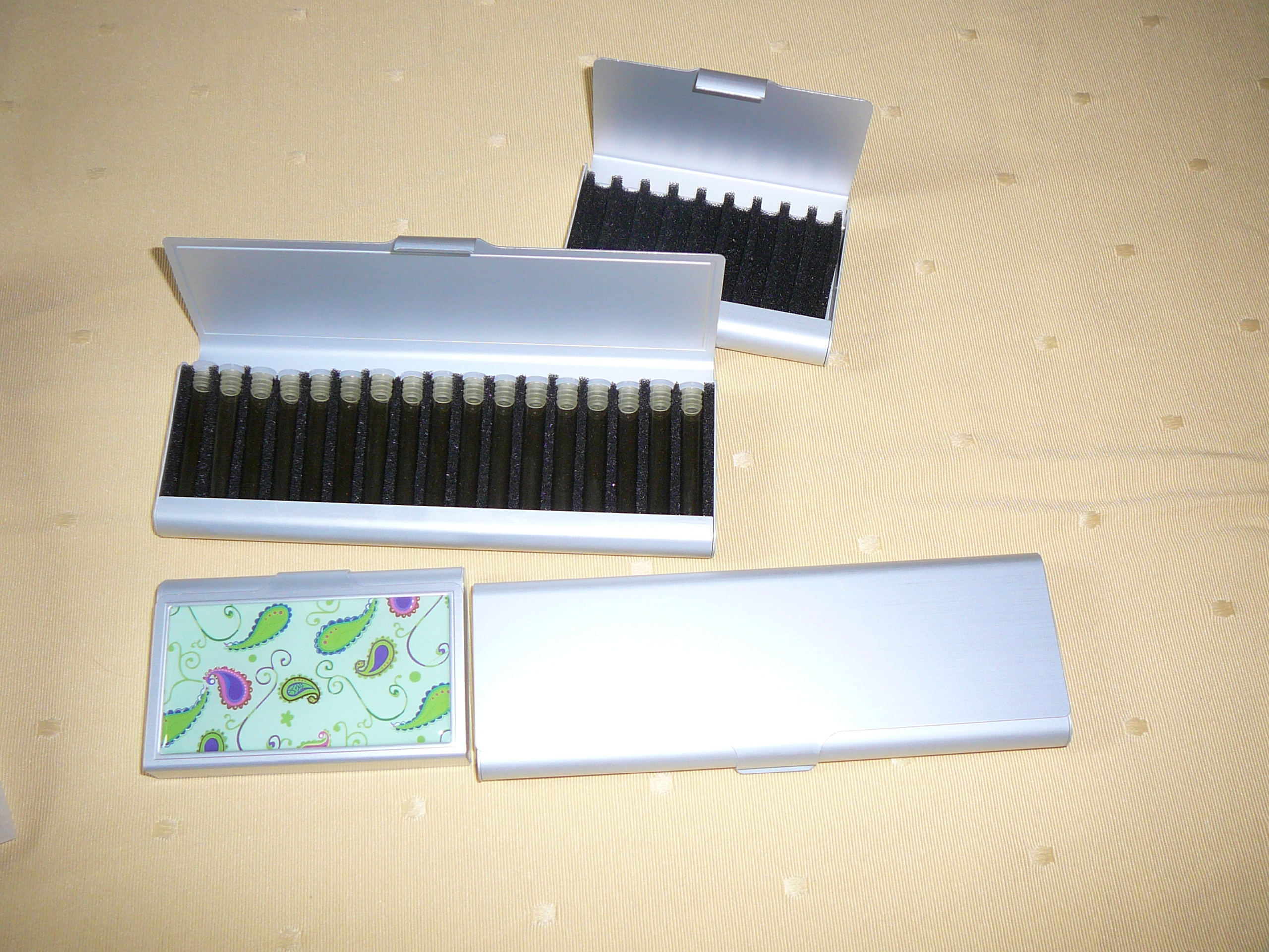 Taschenapotheke aus Aluminium für 9 oder 17 Gläschen